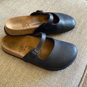 Birkenstock -like new!